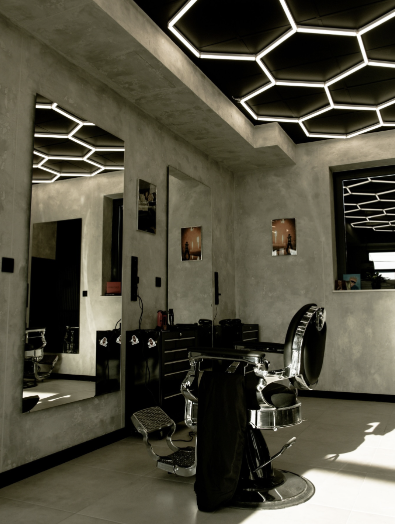 Wnętrze salonu The Hop Cut – barber shop Kraków Podgórze